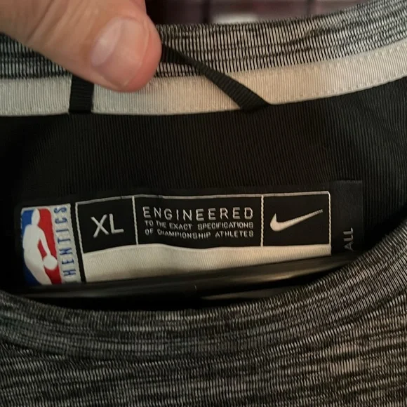 Nike Sacramento Kings pullover with front pocket. Size XL Tall NWT’s - Picture 3 of 7